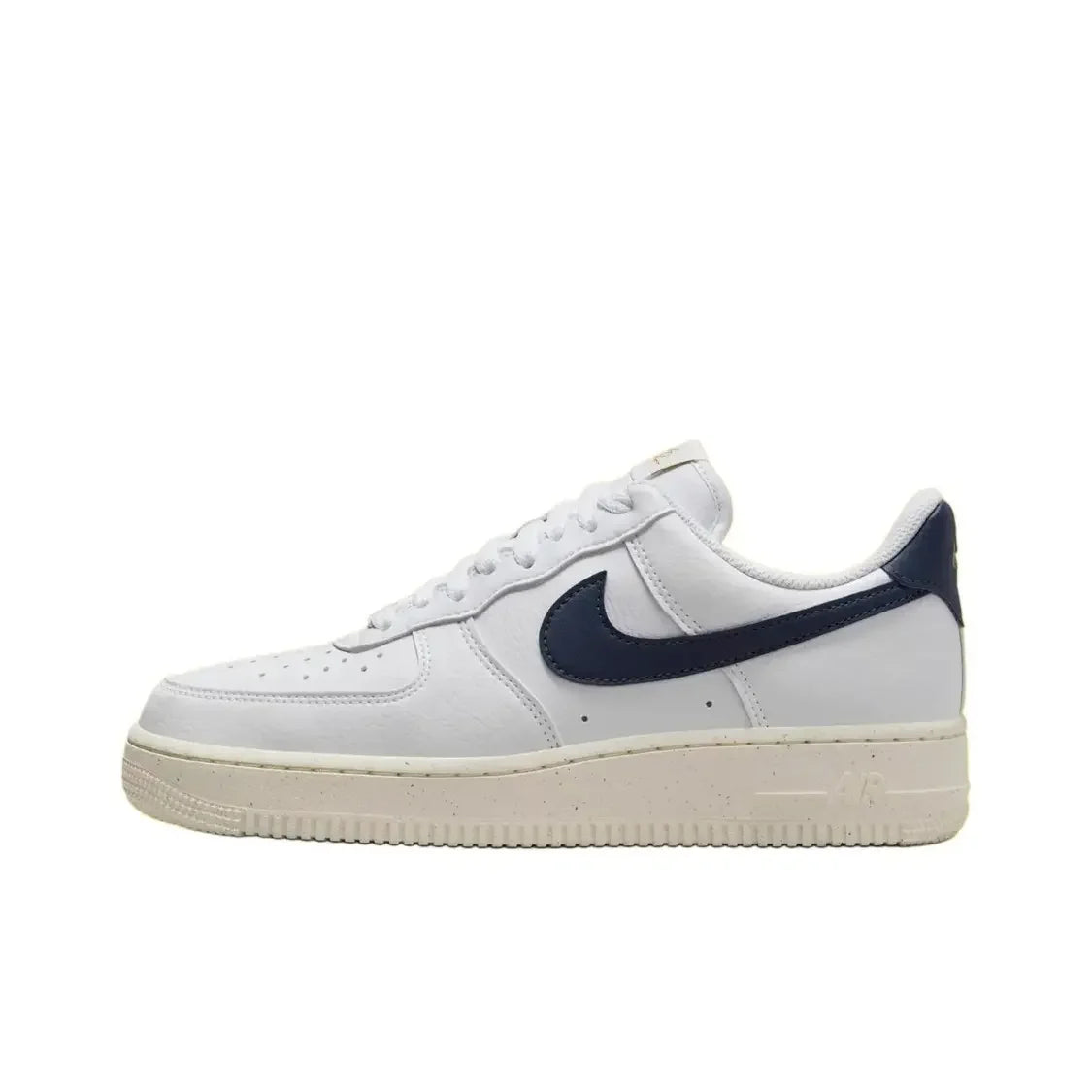 Sneakers classiche unisex Nike Air Force 1 Low, ammortizzazione confortevole e design resistente per un uso quotidiano casual FN8540-100