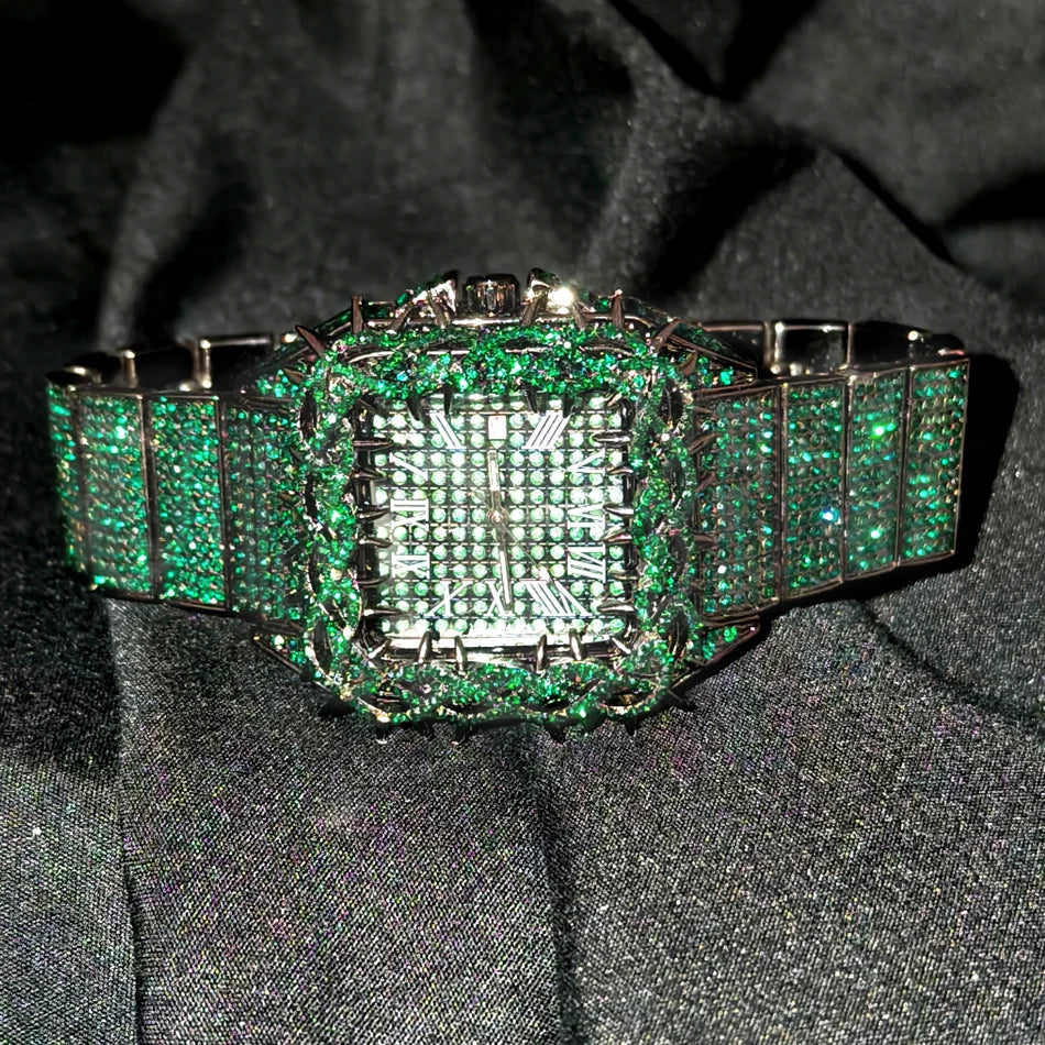 Shine Luxury Hip-Hop Diamond Watch with Emeralds for Men Replica Czech Stone Inlaid Waterproof Gold Watch שעוני יוקרה
