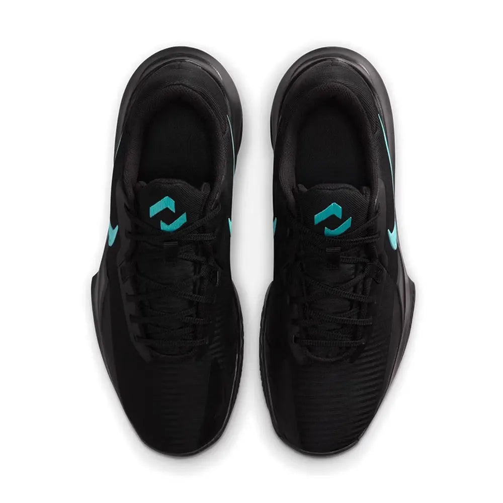 Nike Precision 6 – pohodlné a univerzální nízké basketbalové boty pro muže v černé barvě IO7605-040