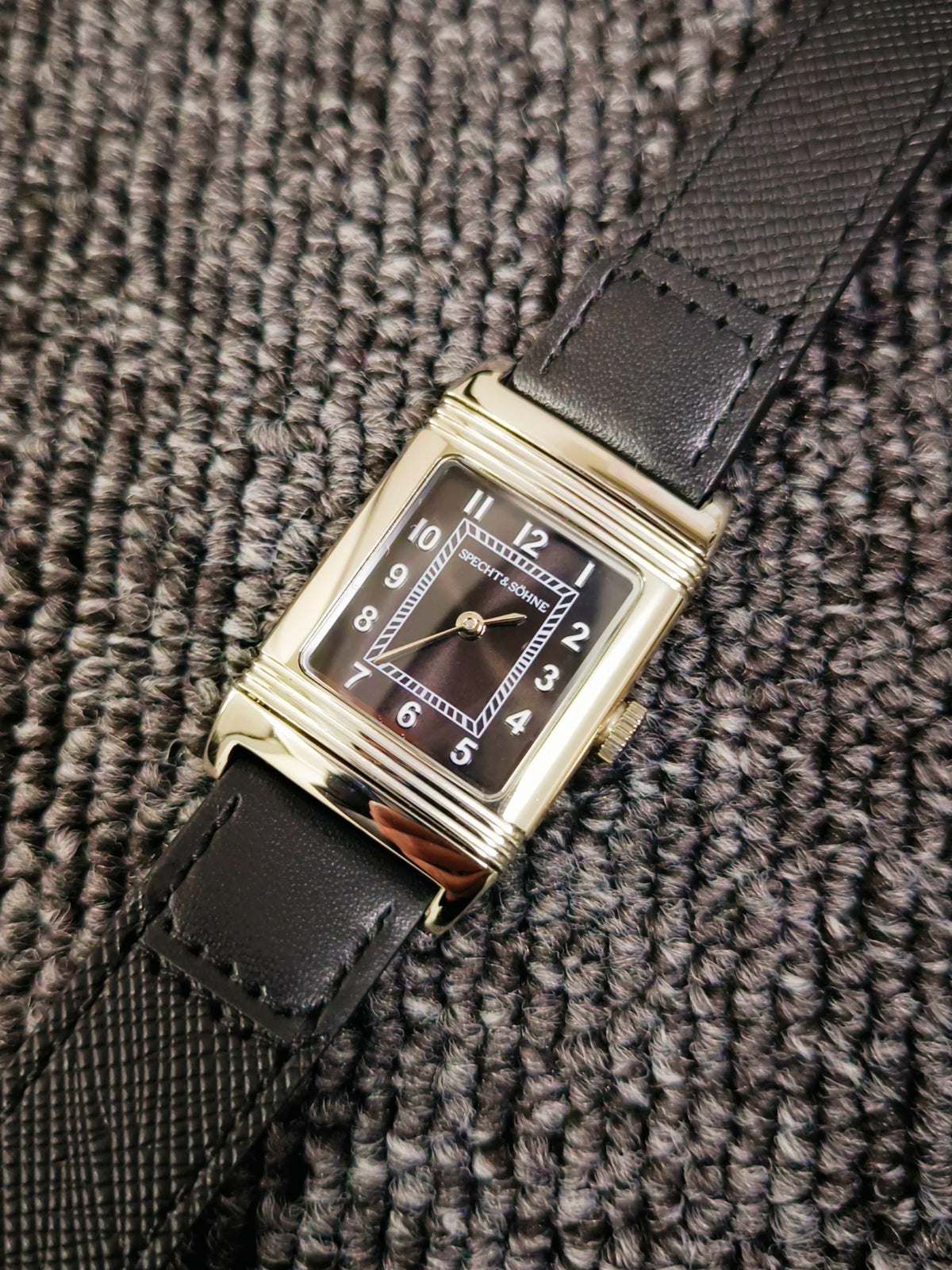 Specht&Söhne Reversible Square Watch Ronda Quartz Movt Stainless Steel Case Sapphire Crystal Flip Design Mens Fashion Wristwatch