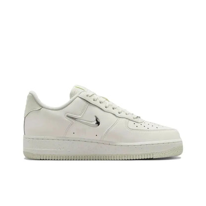 Sneakers classiche unisex Nike Air Force 1 Low, ammortizzazione confortevole e design resistente per un uso quotidiano casual FN8540-100