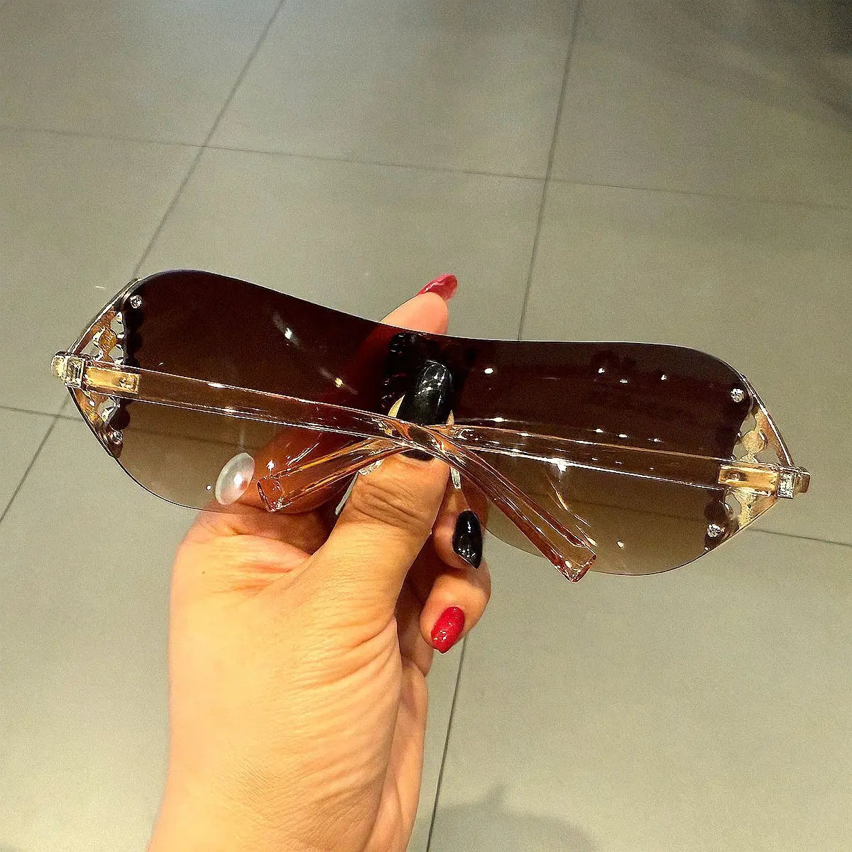 Luxury y2k Rimless Women's Sunglasses with Rhinestone Letters Brand Designer Sun Glasses for Outdoor UV400 Lunettes de soleil