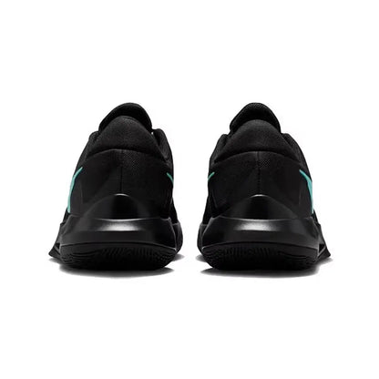 Nike Precision 6 – pohodlné a univerzální nízké basketbalové boty pro muže v černé barvě IO7605-040