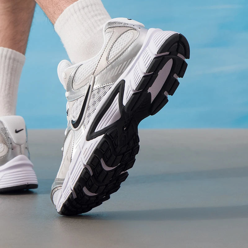 Sapatilhas desportivas Nike (Nike) V5 Rnr para homem, sapatilhas de treino modernas e elegantes, sapatos casuais confortáveis de cano baixo Hj5228-104