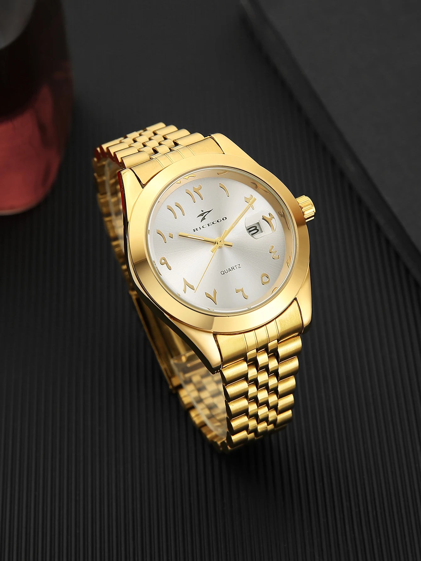 Golden Circular Pointer Quartz Watch, Durable Design Suitable for Daily Wear, Fashionable and Practical Wristwatch