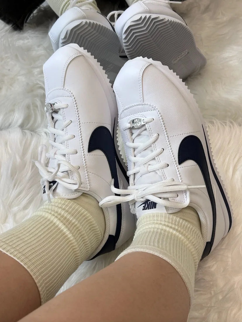 Nike Cortez Basic Sl Συνθετικό δέρμα Ευέλικτα Μοντέρνα Ανθεκτικά Παπούτσια χαμηλού προφίλ για καθημερινή χρήση Λευκό και Μπλε 904764-106