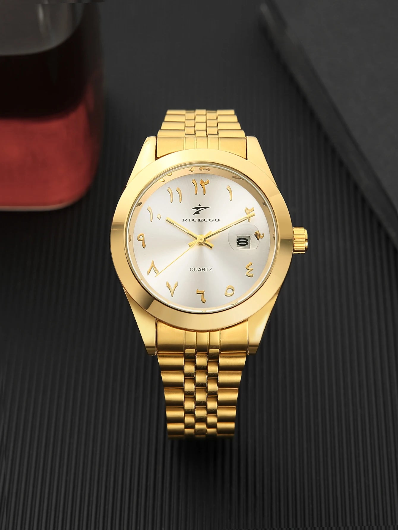 Golden Circular Pointer Quartz Watch, Durable Design Suitable for Daily Wear, Fashionable and Practical Wristwatch