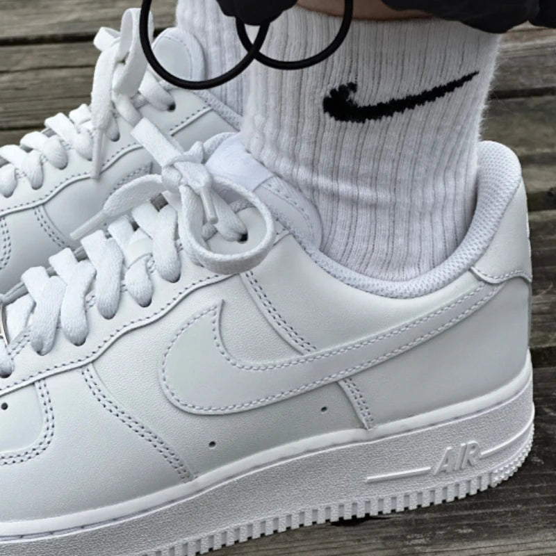 Nike Air Force 1 '07 Dames Triple White Leer AF1 Classic Comfortabele Air Cushion Board Shoes Casual Witte Sneakers DD8959-100