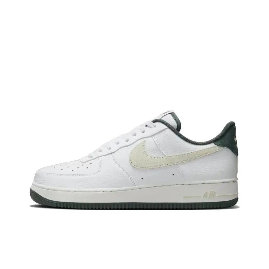 Sneakers classiche unisex Nike Air Force 1 Low, ammortizzazione confortevole e design resistente per un uso quotidiano casual FN8540-100
