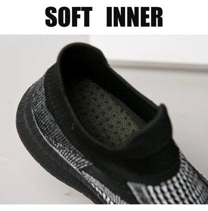 Lightweight Men's Walking Shoes Outdoor Soft Male Casual Shoes Flexible Breathable Men Loafers Slip-on Footwear Sneakers 39-48