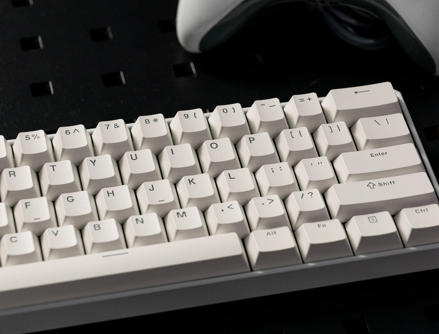 Teclado Gaming Mecânico Akko MonsGeek FUN60 Ultra com Interruptores Magnéticos, 60%, Rapid Trigger, 8K HE/TMR, Teclado Gamer Personalizado em Alumínio