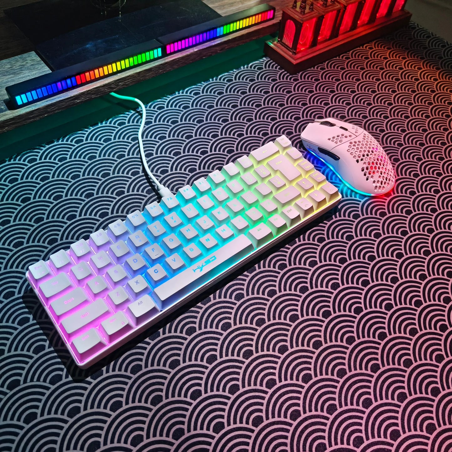 Conjunto portátil de teclado e rato gaming HXSJ 60% RGB: teclado de membrana com fios de 68 teclas e rato sem fios leve de 3 modos para PC e Mac