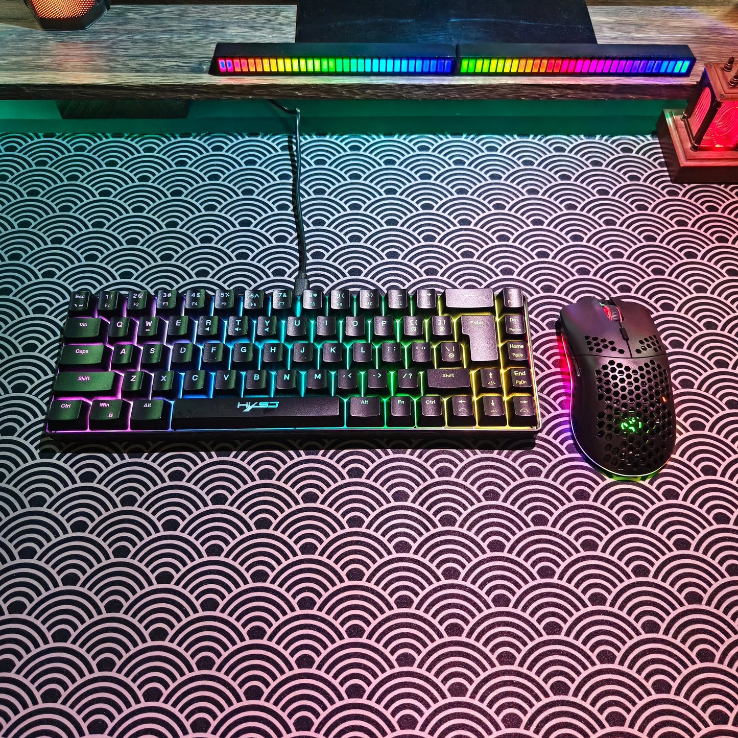 Conjunto portátil de teclado e rato gaming HXSJ 60% RGB: teclado de membrana com fios de 68 teclas e rato sem fios leve de 3 modos para PC e Mac