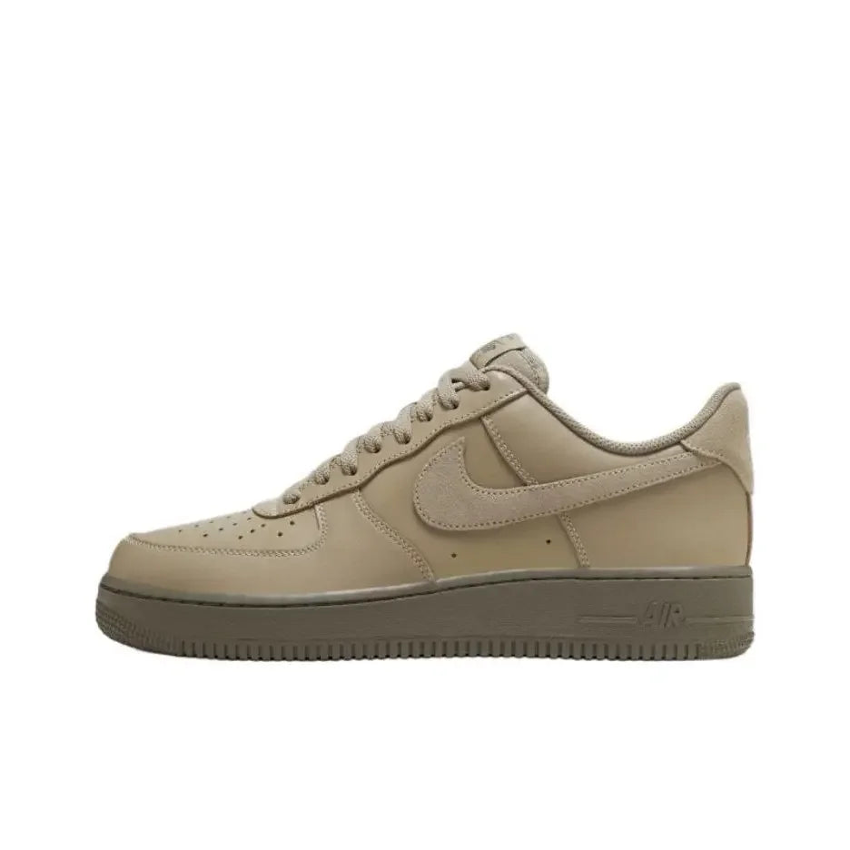 Sneakers classiche unisex Nike Air Force 1 Low, ammortizzazione confortevole e design resistente per un uso quotidiano casual FN8540-100