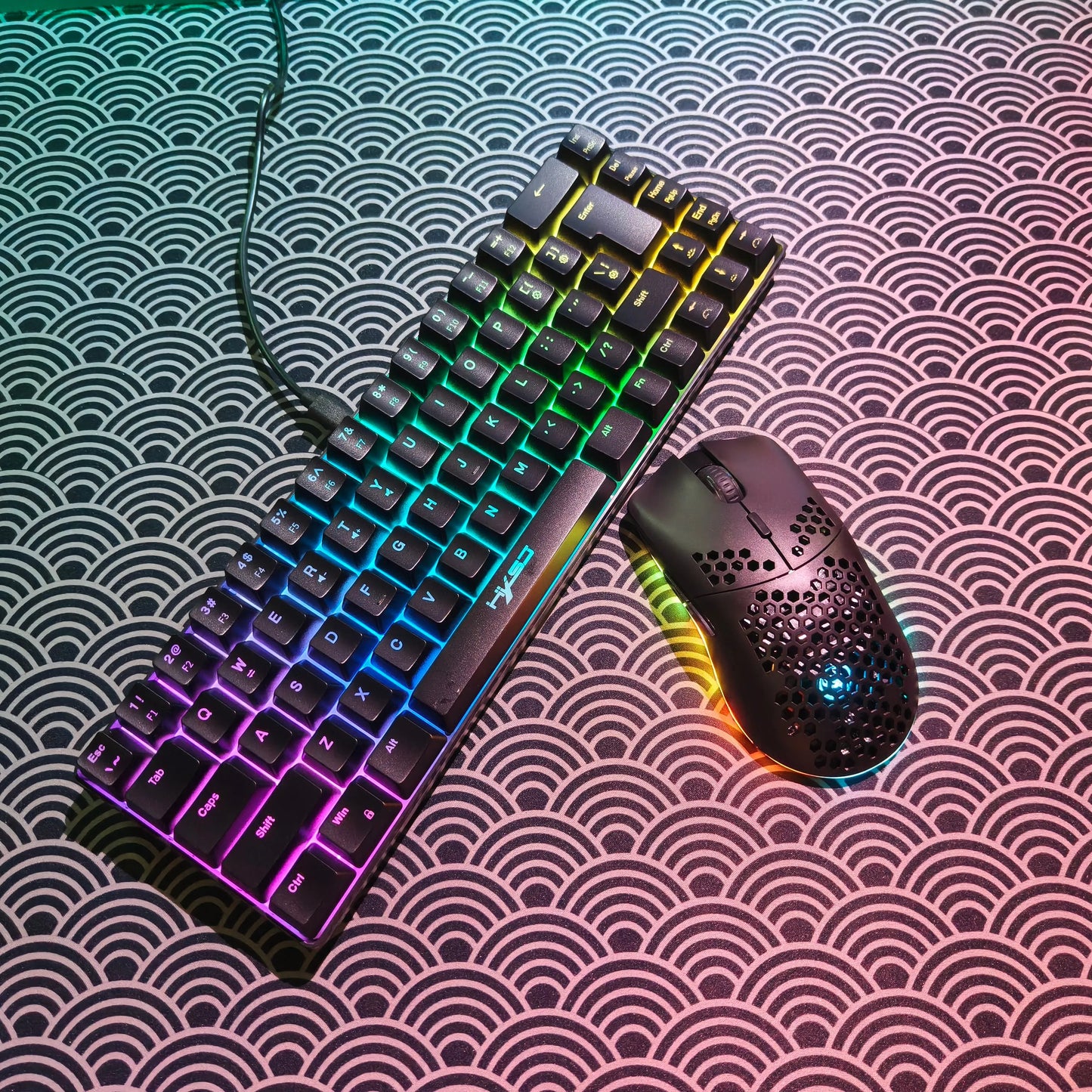 Conjunto portátil de teclado e rato gaming HXSJ 60% RGB: teclado de membrana com fios de 68 teclas e rato sem fios leve de 3 modos para PC e Mac