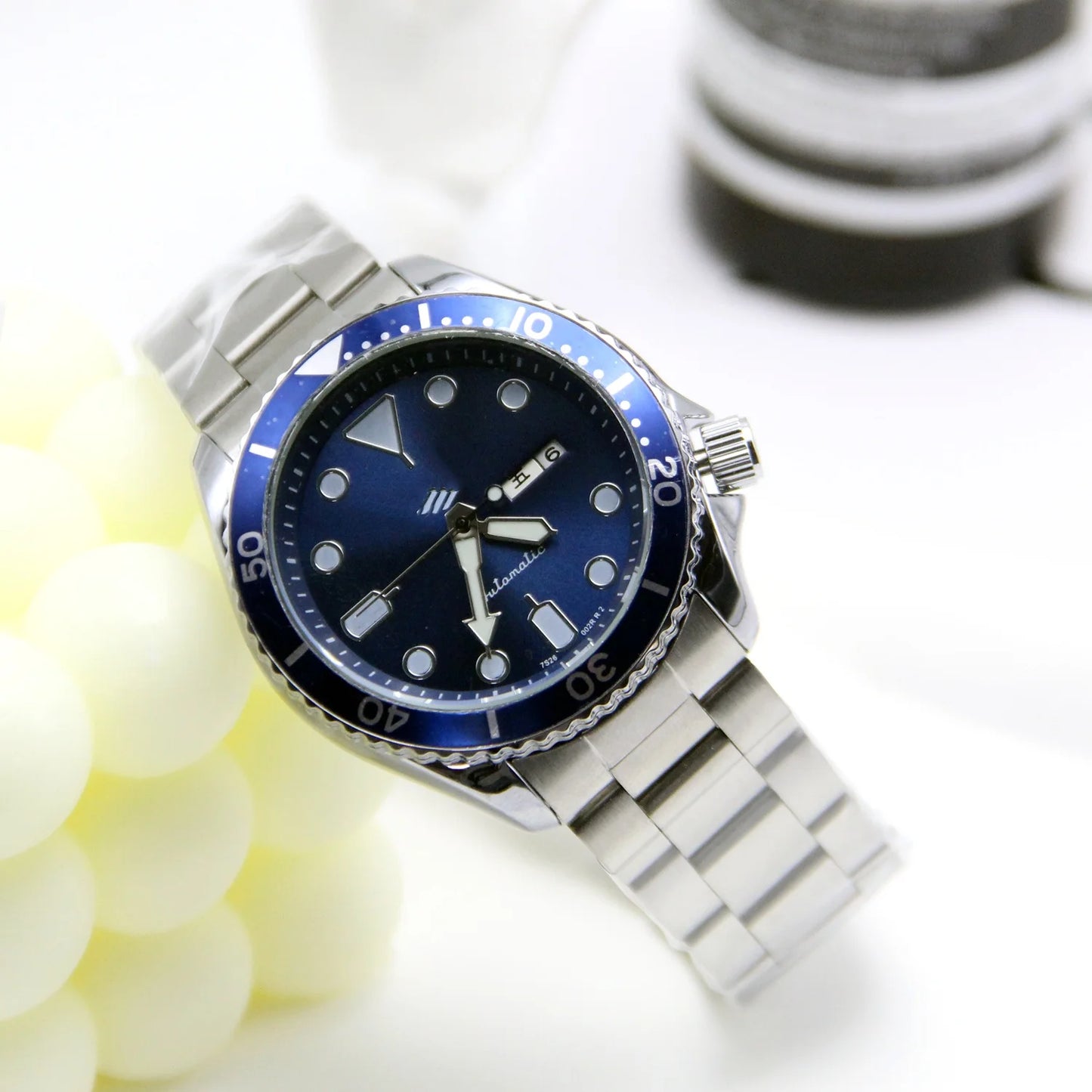 Classic Sport Automatic Diver Watch with Date Window Stainless Steel Band Sporty Diver Style Automatic Men Watch Two-Tone Bezel Stainless Steel Band Day Date Display Men's Automatic Diver Watch