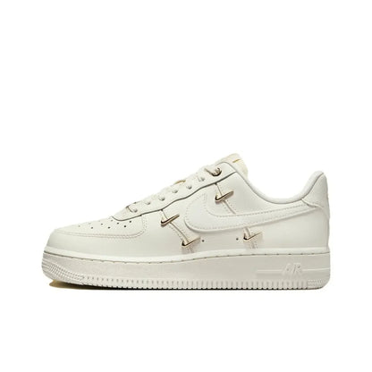 Sneakers classiche unisex Nike Air Force 1 Low, ammortizzazione confortevole e design resistente per un uso quotidiano casual FN8540-100