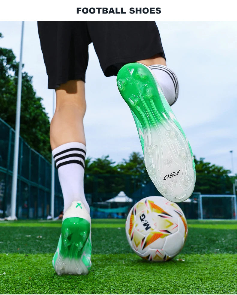 Nowe męskie buty piłkarskie antypoślizgowe dla chłopców, na zewnątrz, bestsellerowe buty do piłki nożnej na trawę i mecze, wysokiej jakości korki, wysokie, lekkie