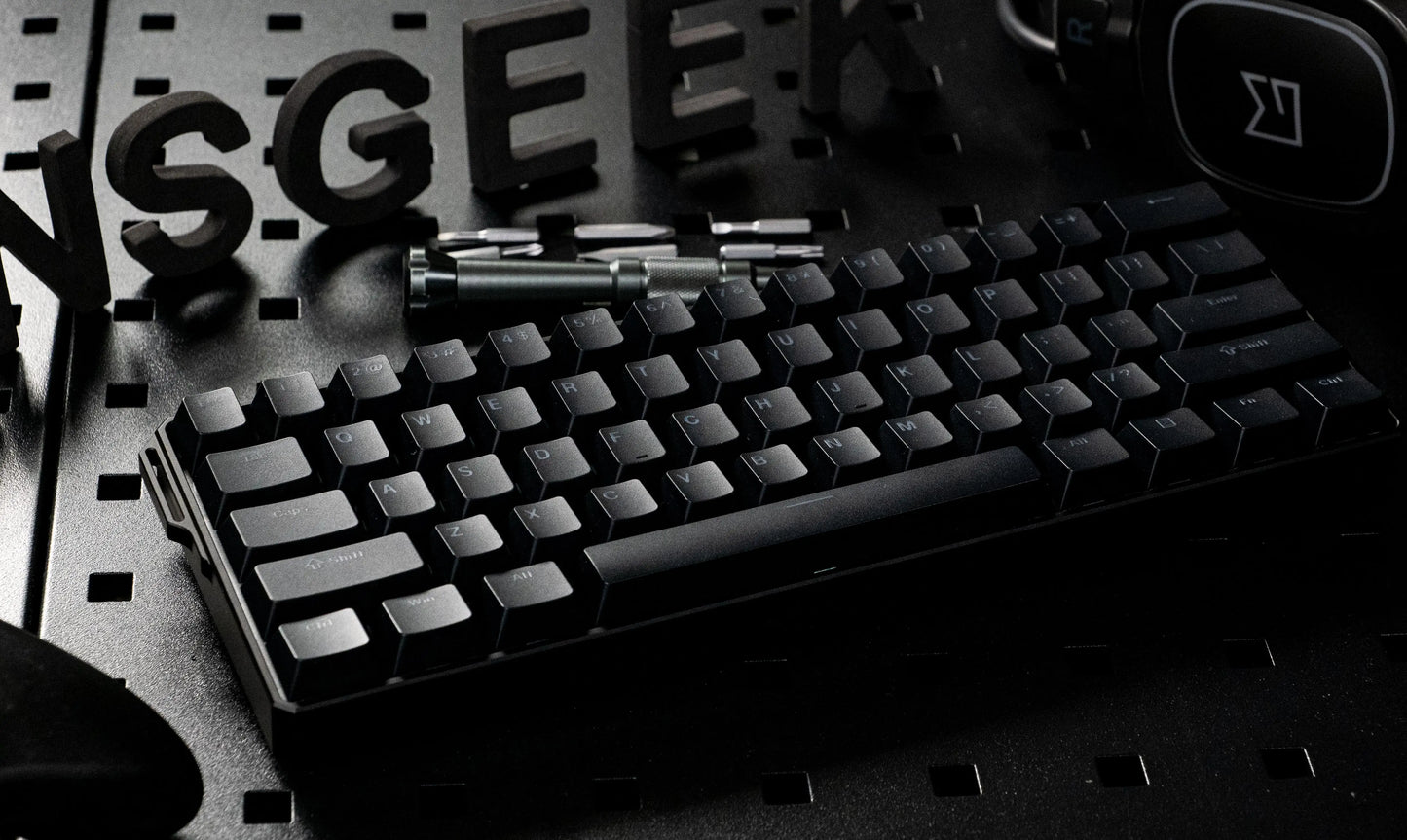 Teclado Gaming Mecânico Akko MonsGeek FUN60 Ultra com Interruptores Magnéticos, 60%, Rapid Trigger, 8K HE/TMR, Teclado Gamer Personalizado em Alumínio
