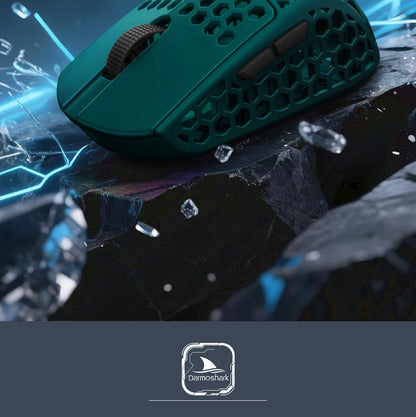 Darmoshark M5Air trådlös gamingmus i smidd kolfiber 8K PAW3950 30K DPI för små händer, fingertoppsgrepp, spelmakron, lättviktig