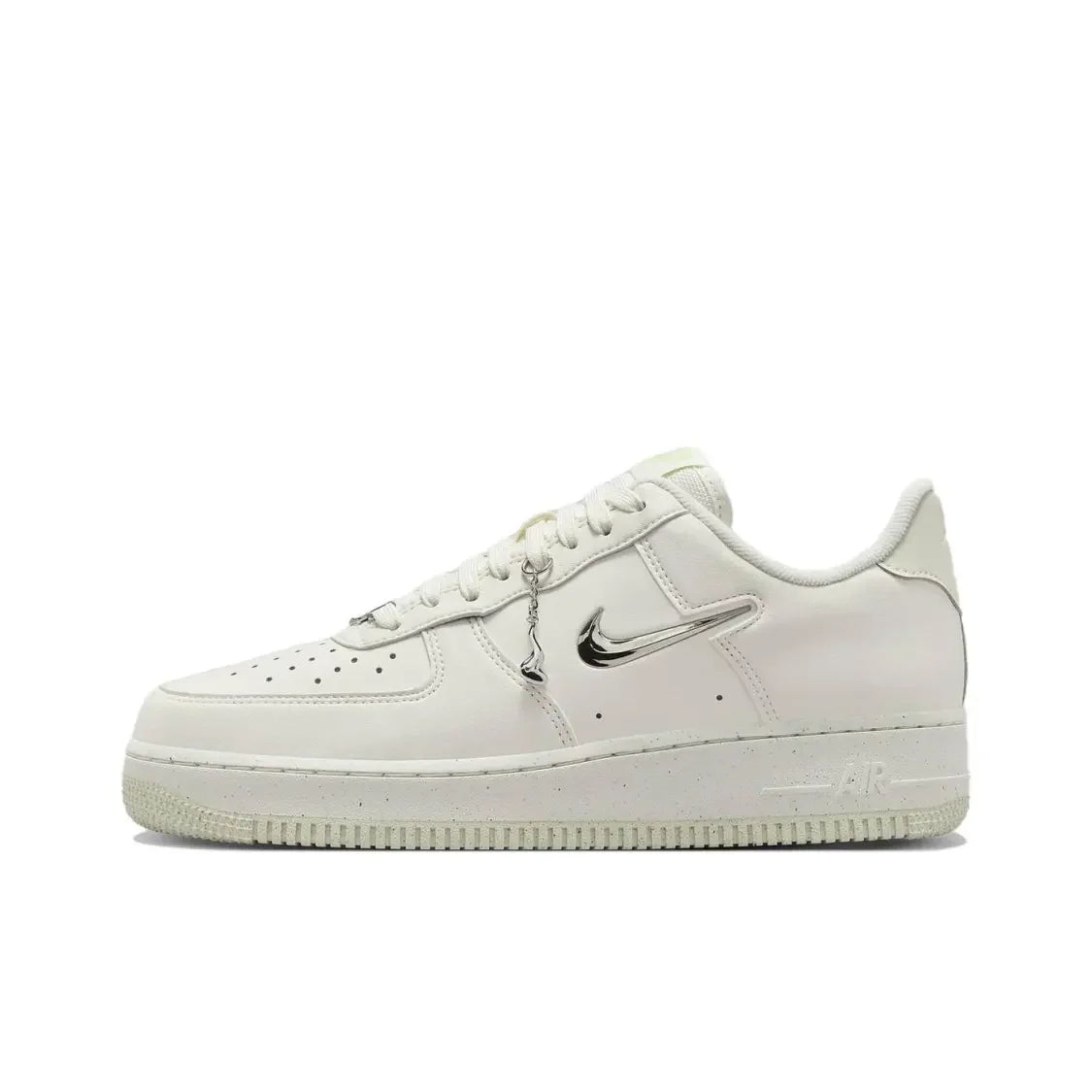 Sneakers classiche unisex Nike Air Force 1 Low, ammortizzazione confortevole e design resistente per un uso quotidiano casual FN8540-100