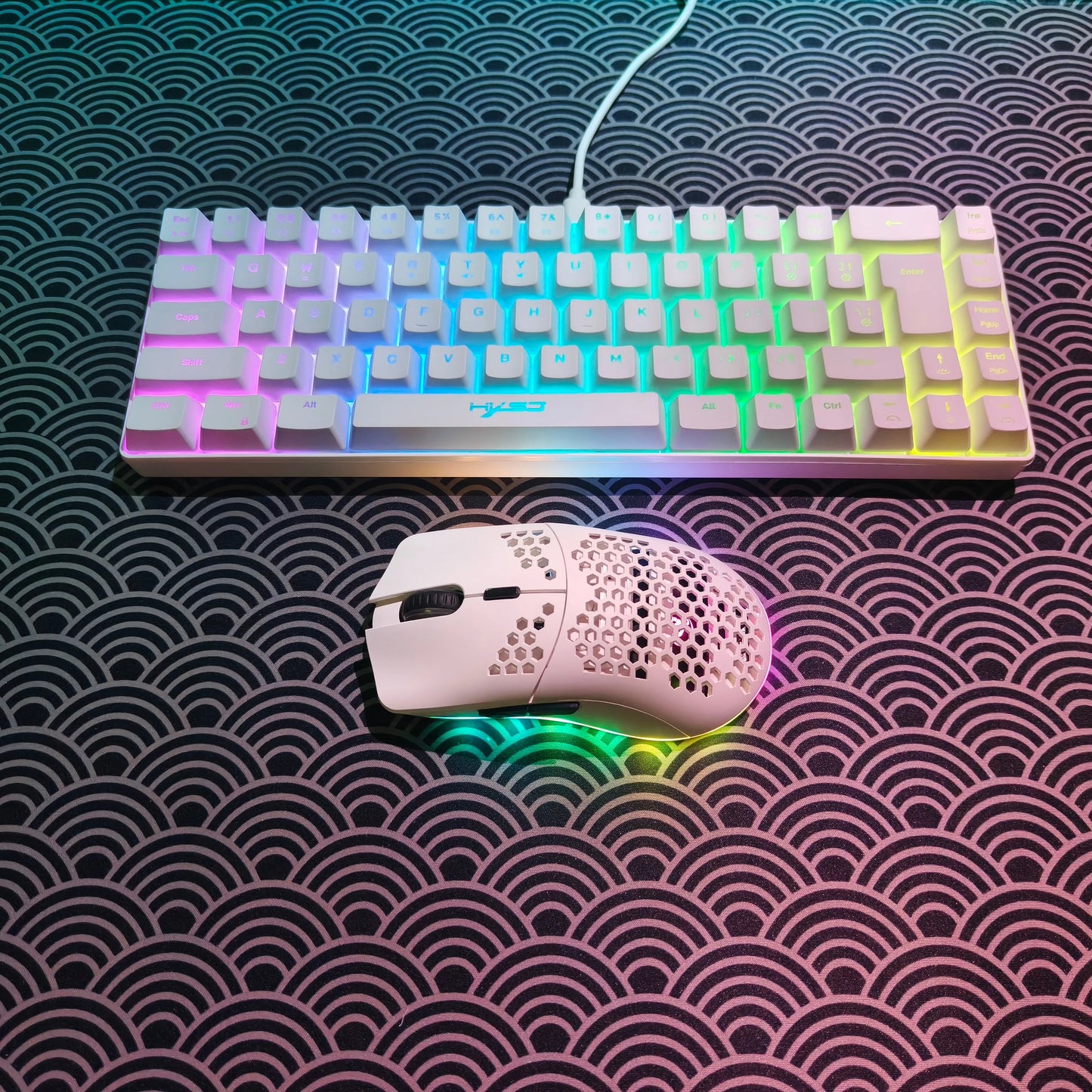 Conjunto portátil de teclado e rato gaming HXSJ 60% RGB: teclado de membrana com fios de 68 teclas e rato sem fios leve de 3 modos para PC e Mac
