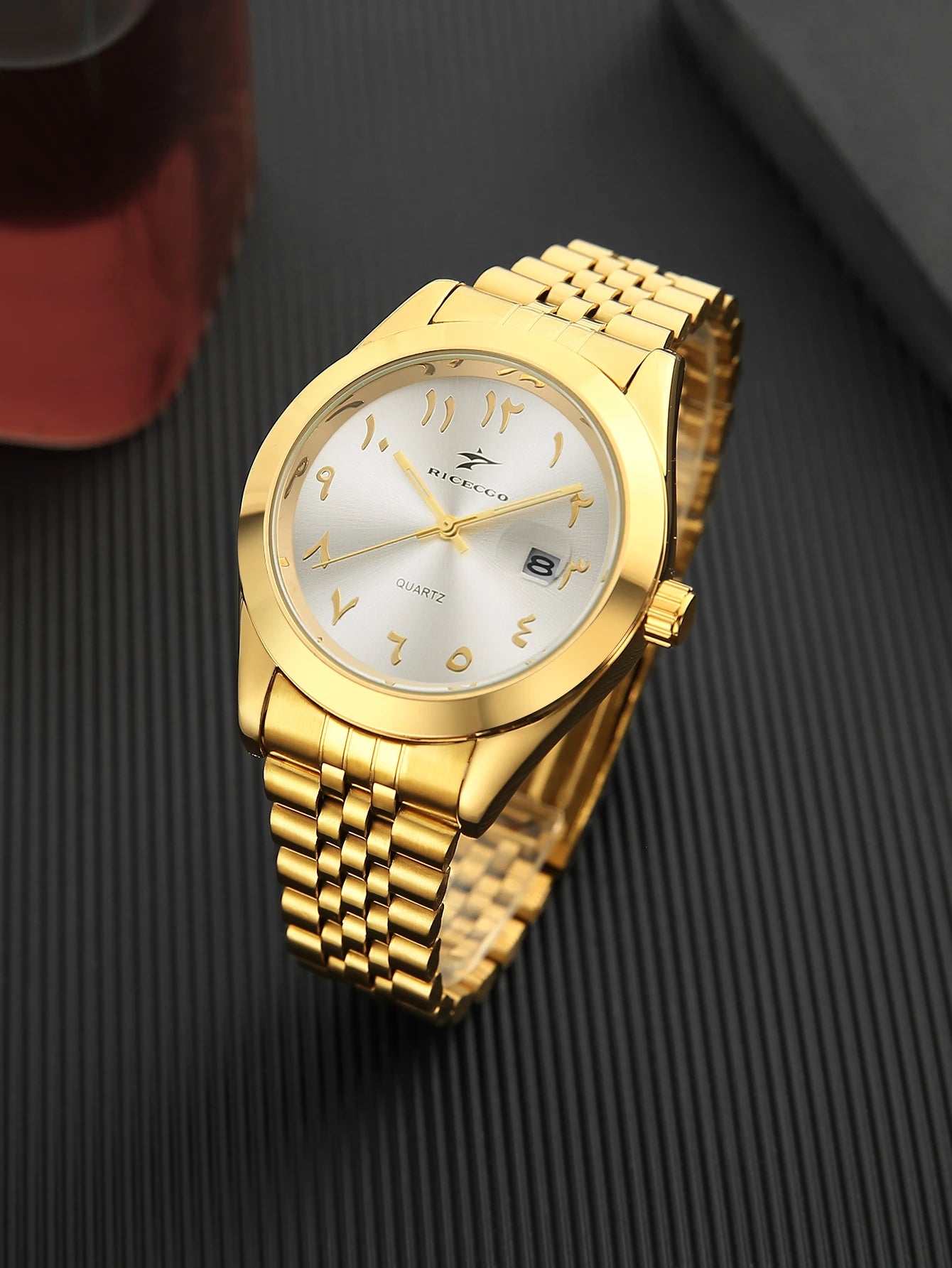 Golden Circular Pointer Quartz Watch, Durable Design Suitable for Daily Wear, Fashionable and Practical Wristwatch