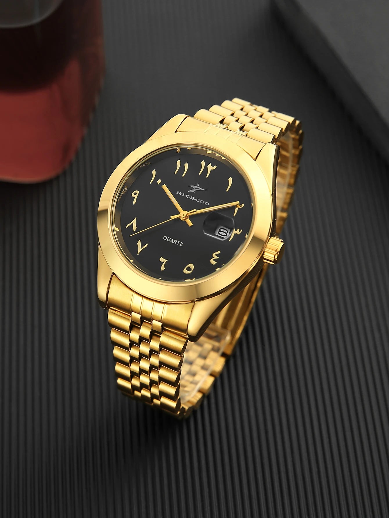 Golden Circular Pointer Quartz Watch, Durable Design Suitable for Daily Wear, Fashionable and Practical Wristwatch