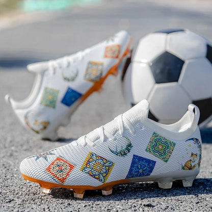 Dilimuisi atsparūs profesionalūs futbolo bateliai, daugiaspalviai, su stipriu sukibimu ir pusiausvyra, vasariniai lauko futbolo treniruočių bateliai