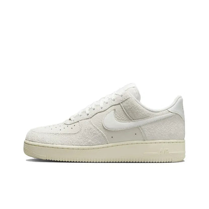 Sneakers classiche unisex Nike Air Force 1 Low, ammortizzazione confortevole e design resistente per un uso quotidiano casual FN8540-100