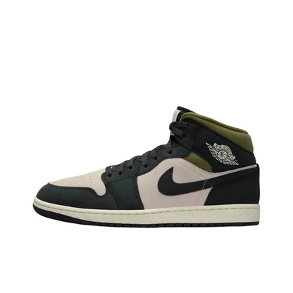 Basketbalové boty Nike Air Jordan 1 Mid Unisex – Klasické a univerzální, spojující výkon na hřišti s každodenním stylem DQ8426-145