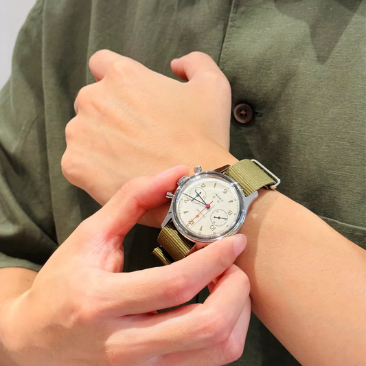 Mechanische Herrenuhr aus Edelstahl Gehäuseform: Rundes Gehäuse