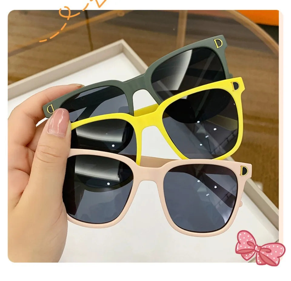 Kids Retro Square Sunglasses for Boys Girls, UV400 Protection Trendy D-Logo Sun Glasses, Fashion Children's Outdoor Eyewear