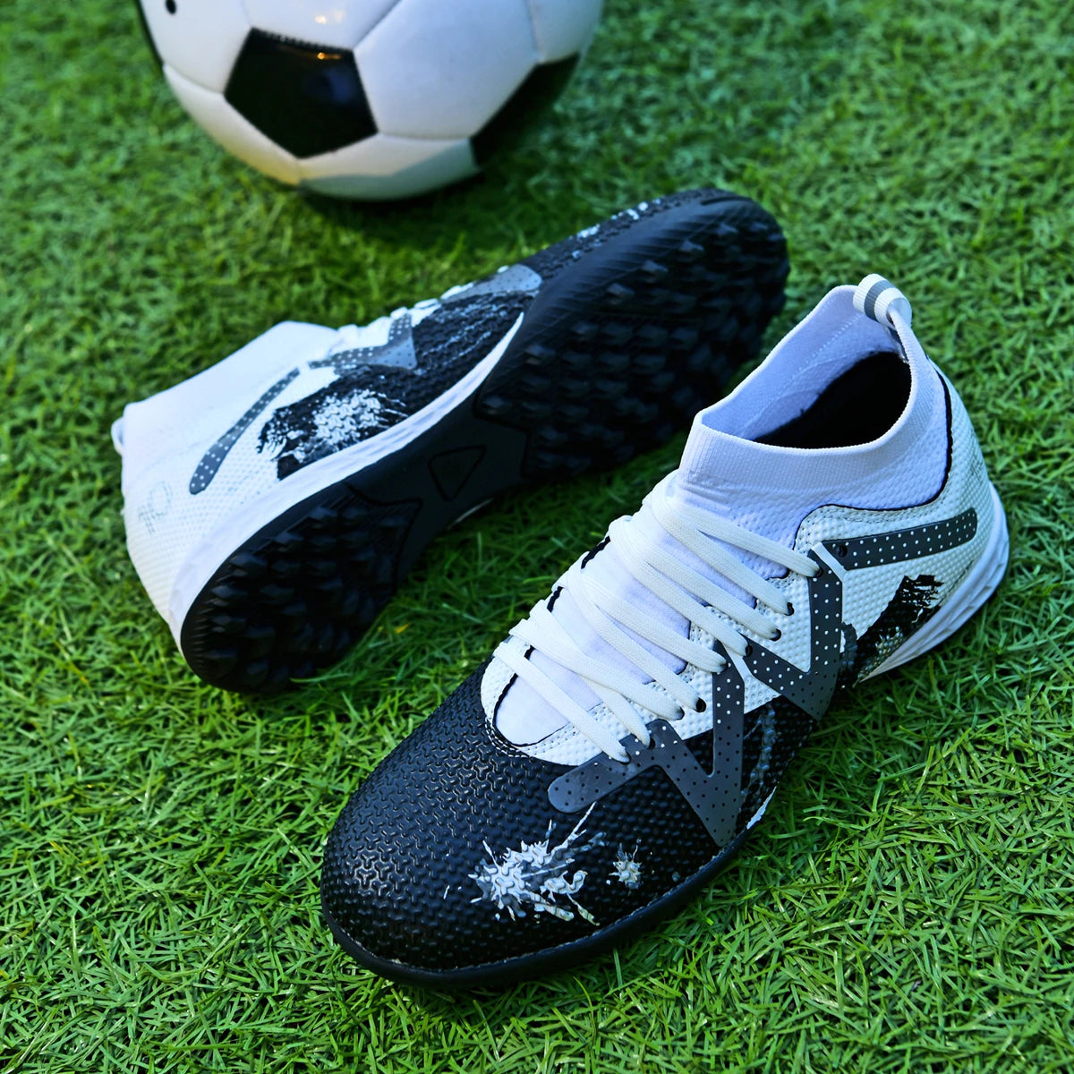 TF Turf Soccer Shoes PU Fabric Breathable Upper Rubber Sole Wear Resistant Anti Slip Men Women Kids Youth Training Sneakers