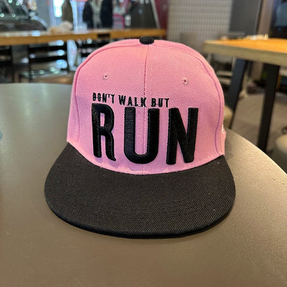 Miesten kirjaillulla tekstillä varustettu trendikäs, helposti yhdisteltävä suoralla lipalla oleva baseball-lippalakki – naisten kesäinen hiphop-hattu ulkokäyttöön, säädettävä aurinkosuojallinen lippis